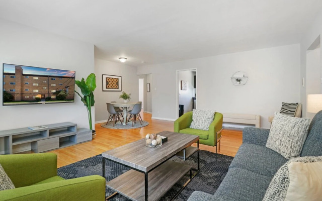 2BR Modern & Comfy Apt in Rogers Park