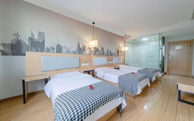 Shankee Chain Hotel (Luzhou High-speed Railway Station Southwest Trade City)