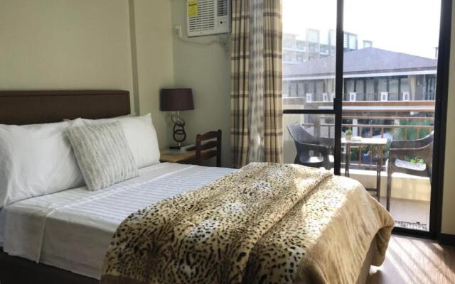 MaRoy Suites at Asteria Residences (Near NAIA with free Parking+Fiber Internet)