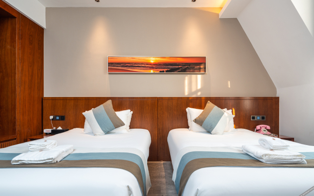 Yintan Zeyinju Hotel