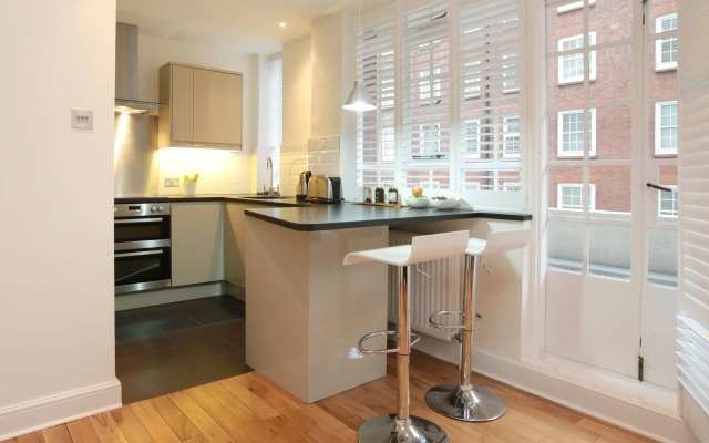 Veeve  Chelsea Cloisters Apartment