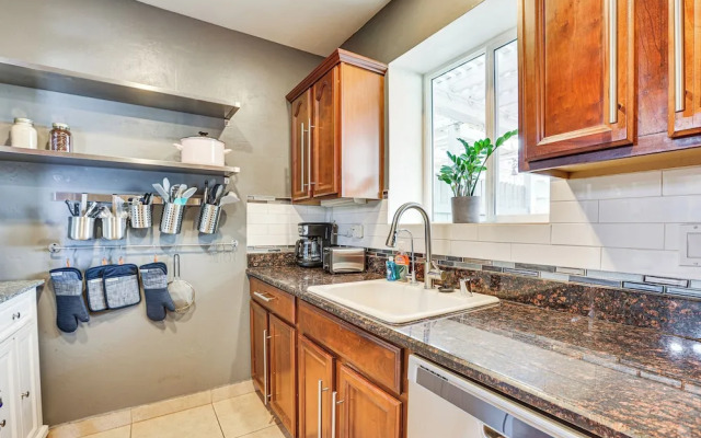 Bar & Fire Pit: Pet-friendly Phoenix 'La Casita'