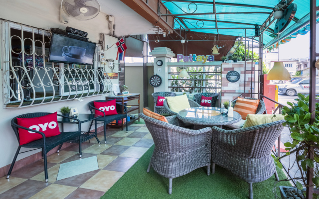 Aromdee Apartment