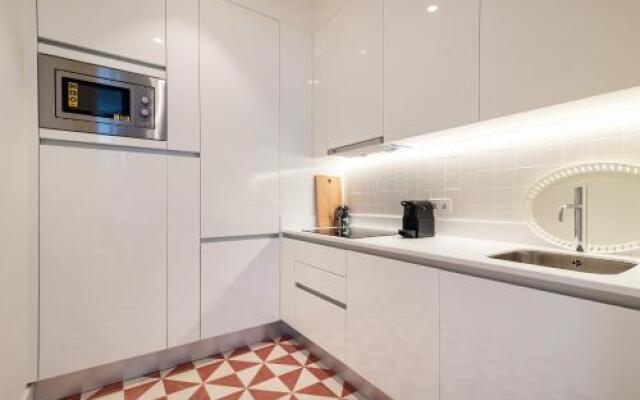 Baixa Cozy I by Lisbonne Collection