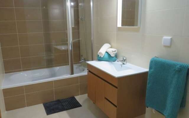 2 Bed Apartment With com Pool