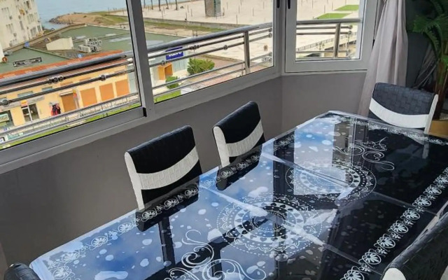 Magnificent Seaview apartment WiFi, AC & Heater, Malabata