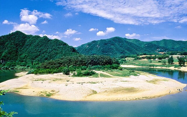 Yeongwol River Palace Pension