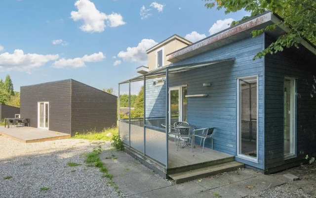 Snug Holiday Home With Garden