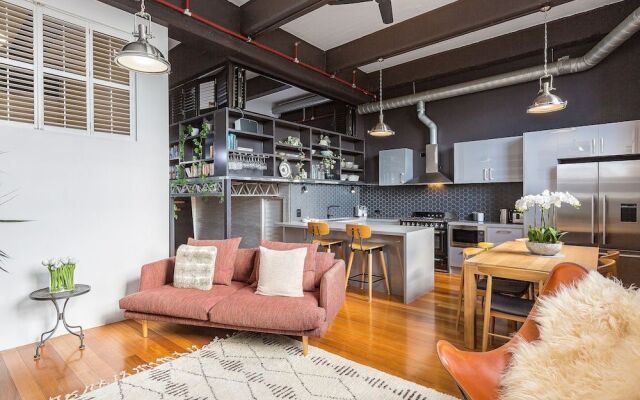 BOUTIQUE STAYS - Loft on Rose