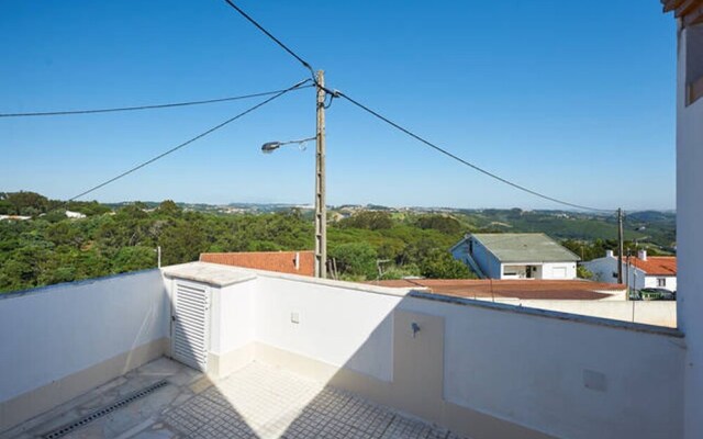 House With 2 Bedrooms in Carvoeira, With Furnished Terrace and Wifi