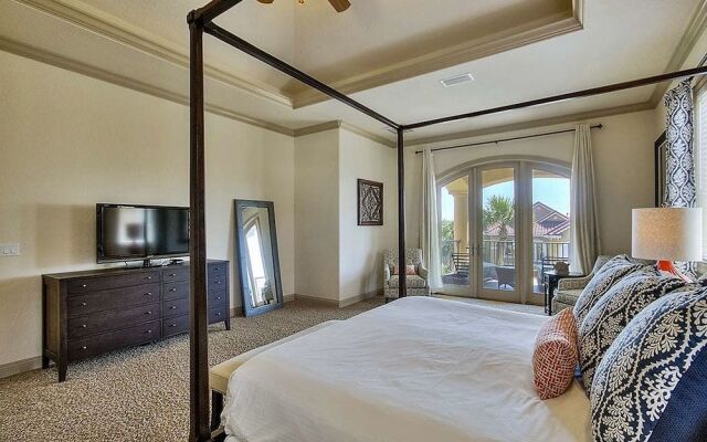 Casa de Palms by RedAwning