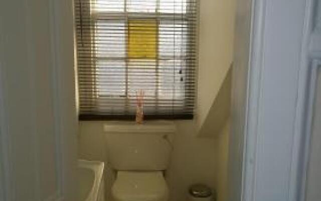 16A Low Street