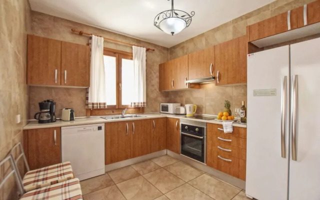 Country House in Spain With Pool & Mountain Views