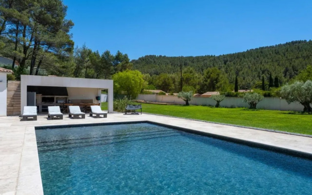 Villa With Heated Swimming Pool spa gym and Cinema