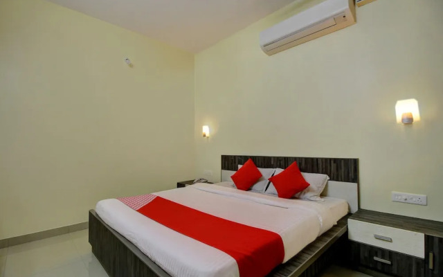 OYO 22536 Vishaak Inn