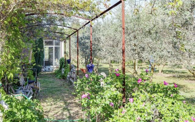 Rustic Cottage in Oppede With Shared Pool