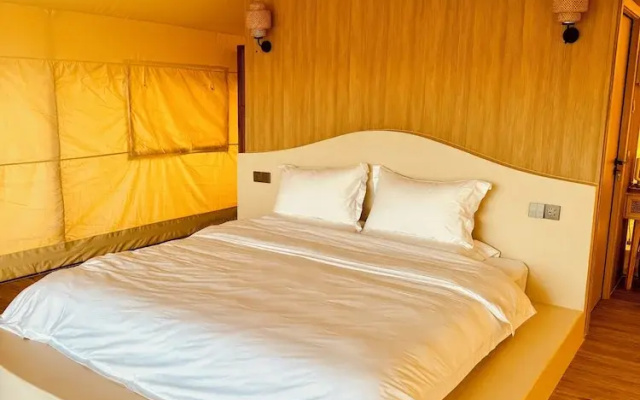 QING Luxury Campground Hotel