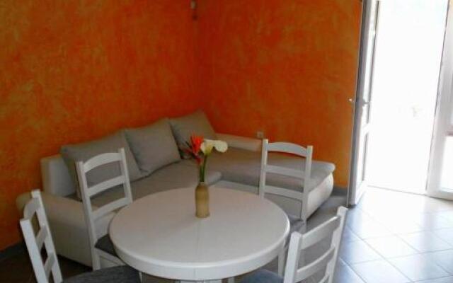 Sunny Port Apartment & Rooms
