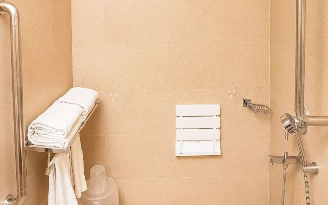 Townhouse OAK Hotel Regal Residency