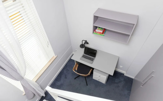 Apartment With a Mezzanine by Renters