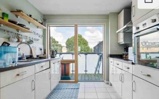 Impeccable 2-bed Apartment in London