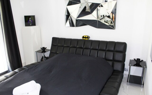 SHANGTASIA Luxury Art Room