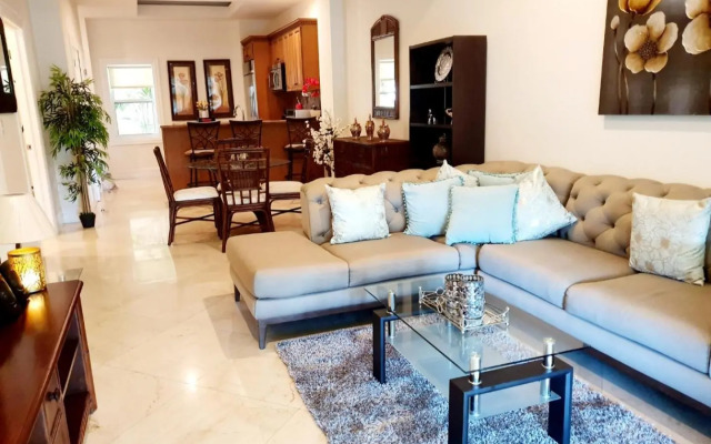 Villa Segovia @ Landmark by the Sea