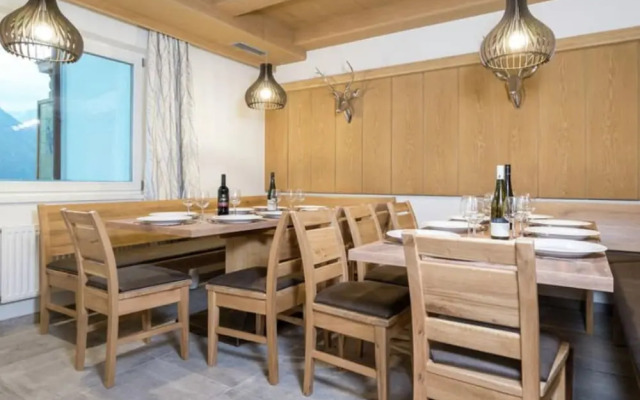 Large Luxury Chalet near Ski Area Zillerarena Königsleiten