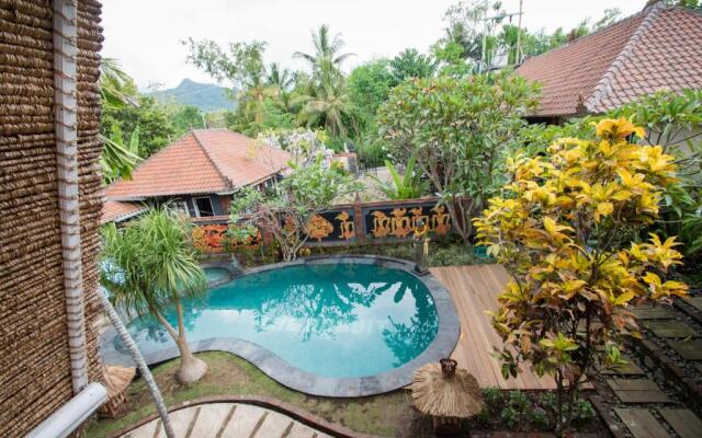 Hobbit's House Homestay