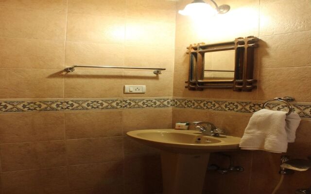FabExpress Barday's Inn