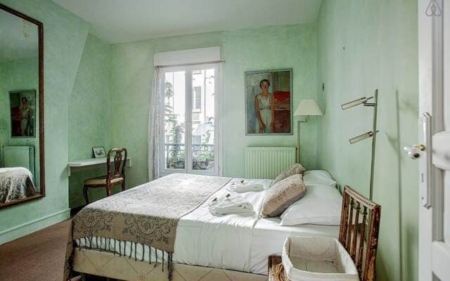 Fashion Photographer's Apartment in Le Marais-bastille