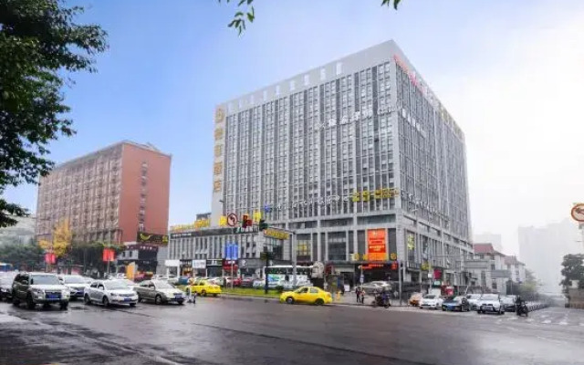 Yuechen Hotel (Xietaizi Subway Station)