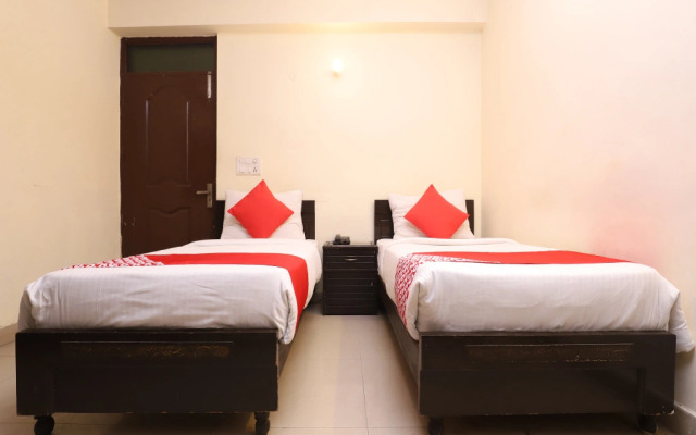 Charanpahari Hotel by OYO Rooms
