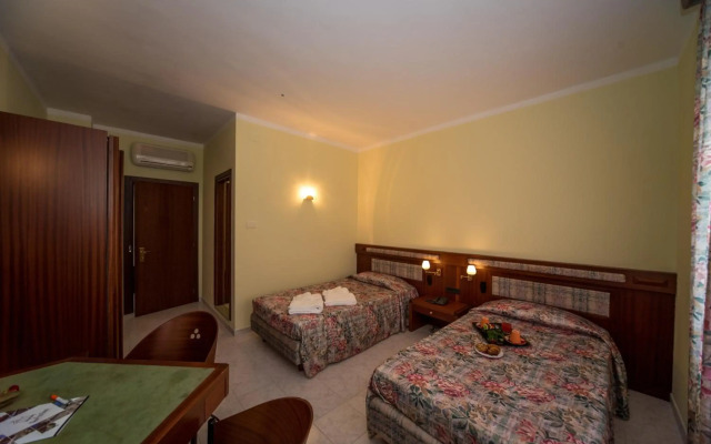 New Petit Hotel