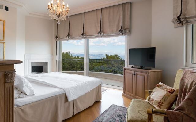 Beautiful Villa in Attica With Sauna
