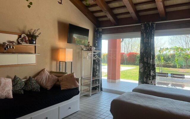 Room in Studio - Studio Apartment With Kitchen in one Room