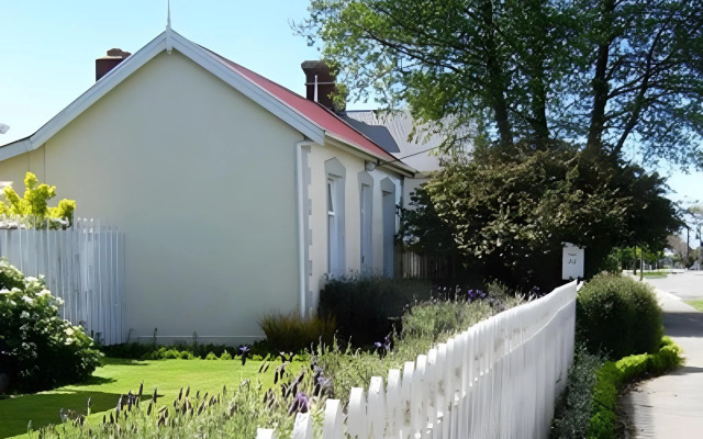 Designer Cottage B&B