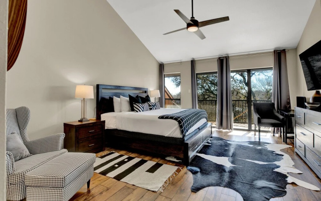 Luxury Riverfront Condo 1 BLK to Schlitterbahn!
