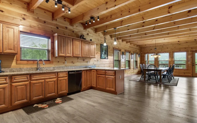 Mountain View Pool Lodge