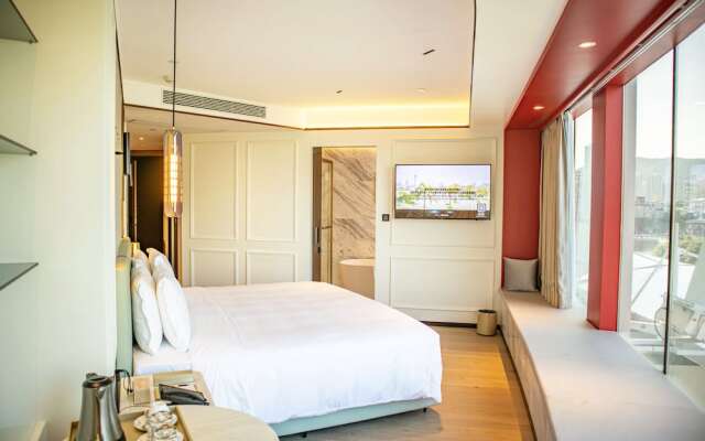 YOHO Resorts World Hotel