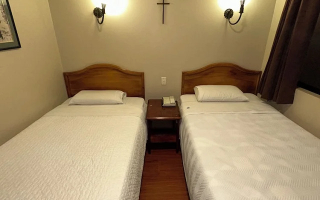 Hotel & Suites El Quijote