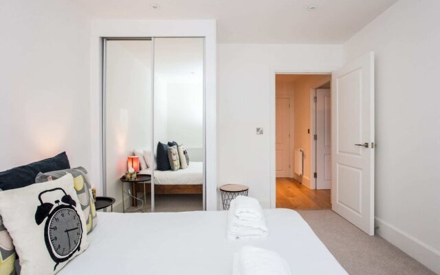 Stunning Modern 1 Bedroom Apartment Near Canary Wharf
