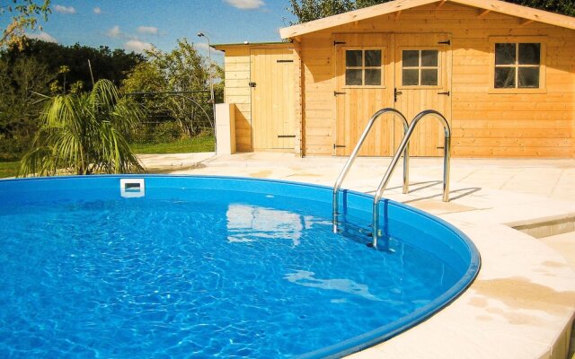 Sunlit Bungalow With Private Pool in Nadaillac-de-rouge