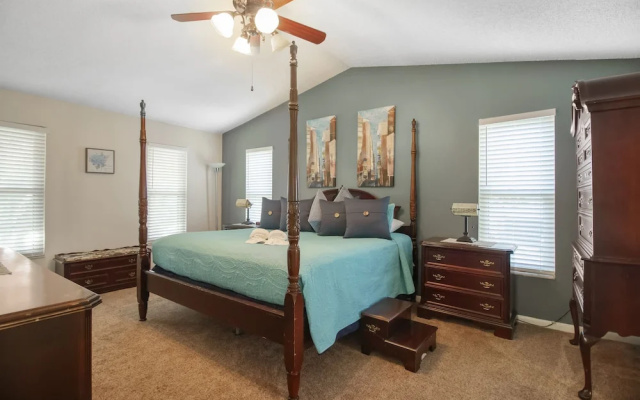 Tampa Bay- Large Pool home- Private Heated Pool!
