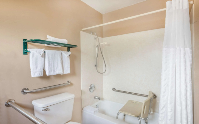 Days Inn by Wyndham Show Low