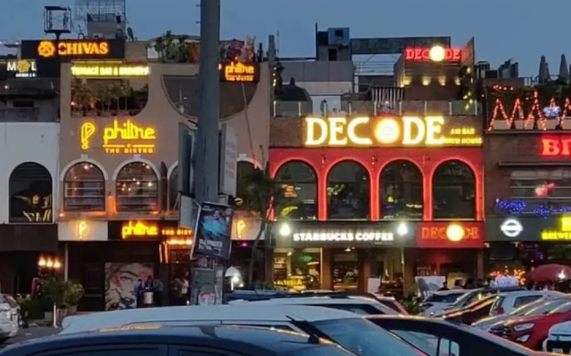 Peaceful City Paradise w King Bed Tub