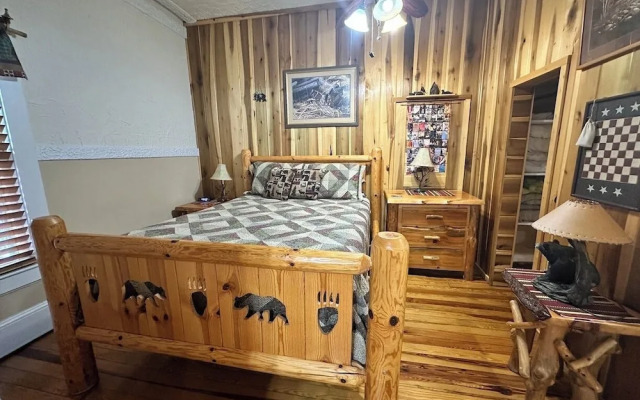 Calhoun House Inn & Suites