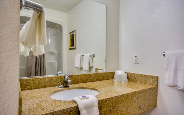 Motel 6 Biloxi, MS - Beach