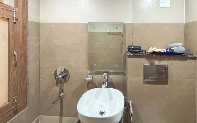 Housr 1 RK Apartment Sec 28 Gurgaon Mega