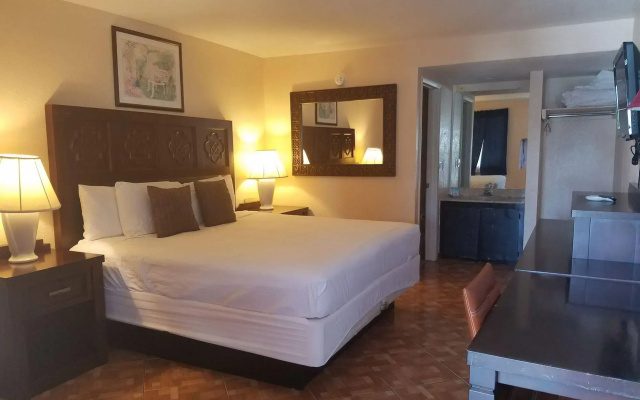 Sevilla Inn - Near Medieval Times